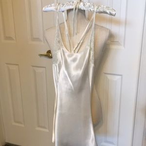 Beautiful soft nightgown with lace an coat w pockt